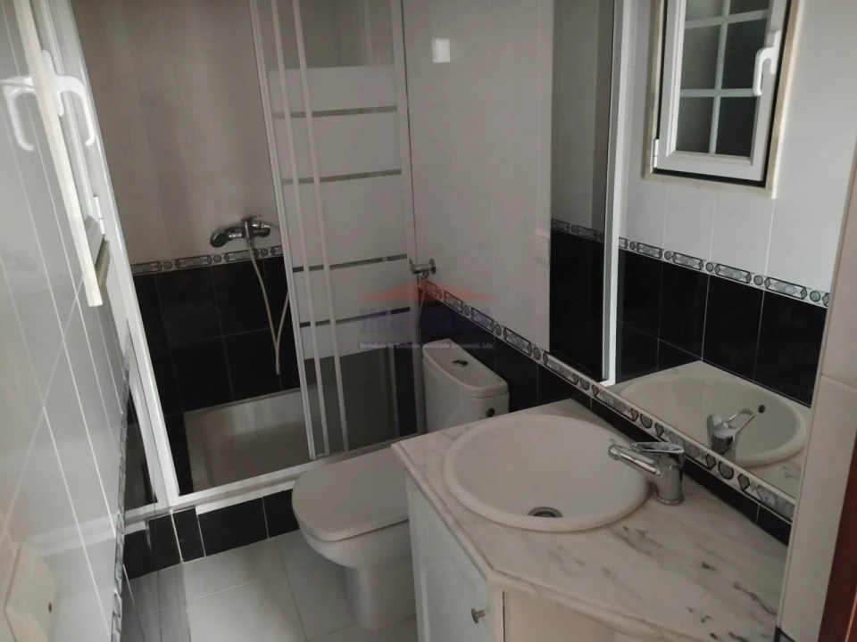 Moradia T5 para Venda em Bencatel Foto 7