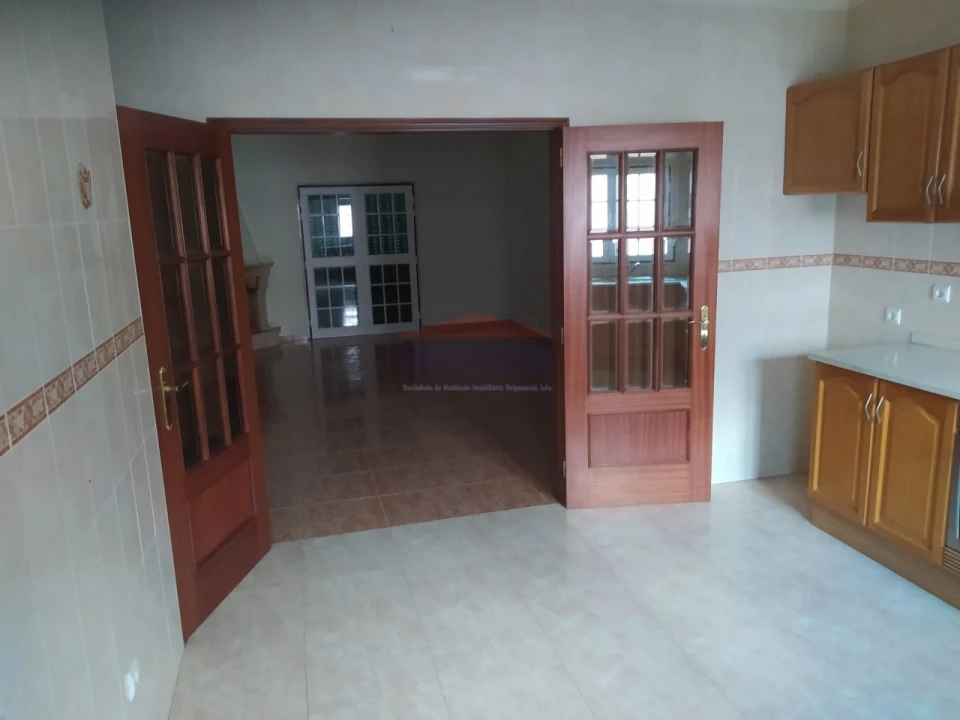 Moradia T5 para Venda em Bencatel Foto 4