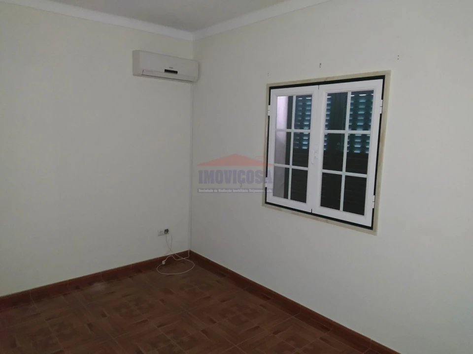 Moradia T5 para Venda em Bencatel Foto 8