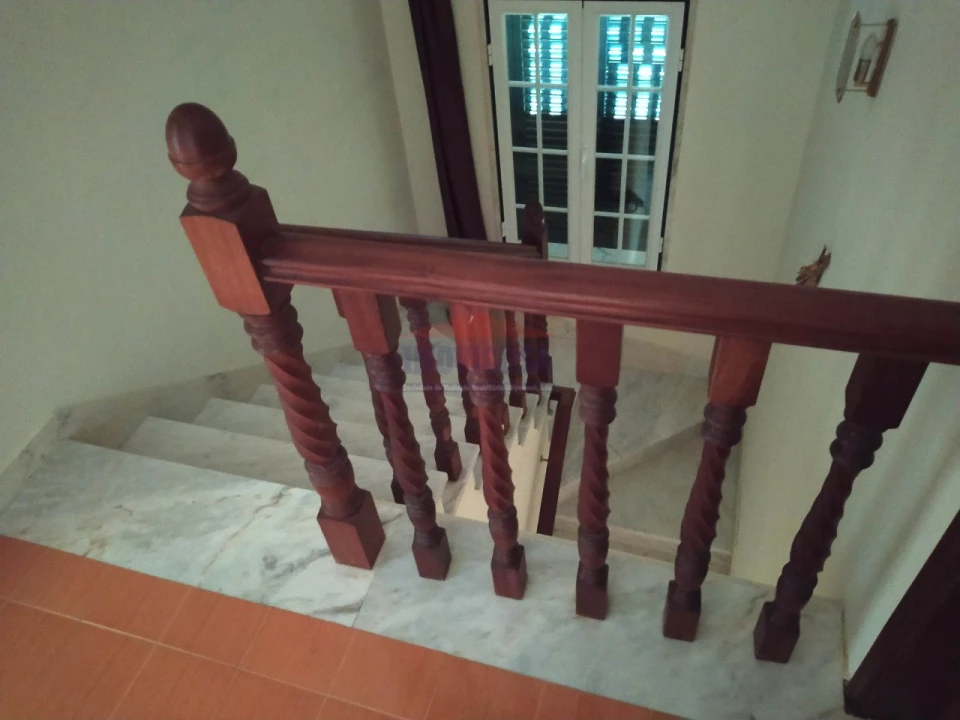 Moradia T5 para Venda em Bencatel Foto 12