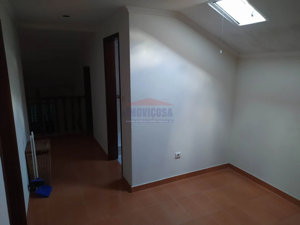 Moradia T5 para Venda em Bencatel Foto 17