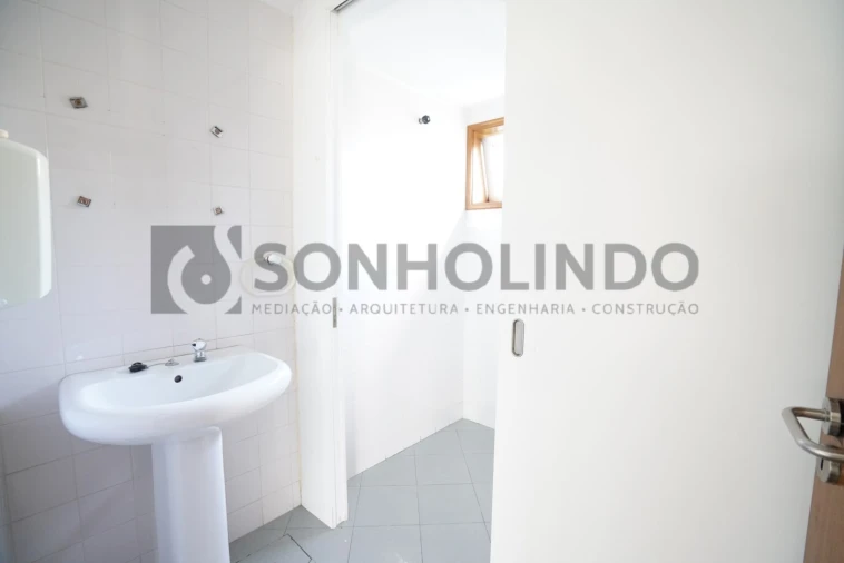 Escritório para Arrendamento em Vila Nova da Telha Foto 8