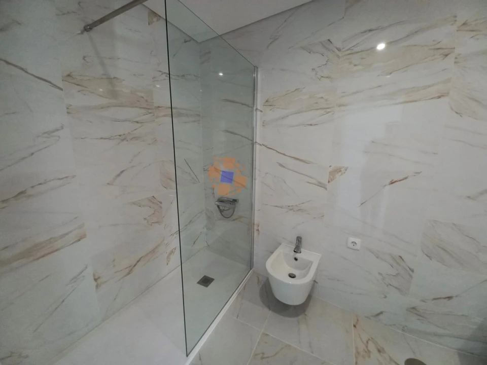 Apartamento T3 para Venda em Corroios Foto 11