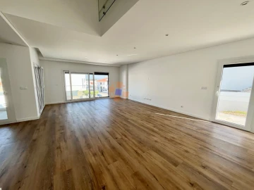 Moradia T4 para Venda em Corroios