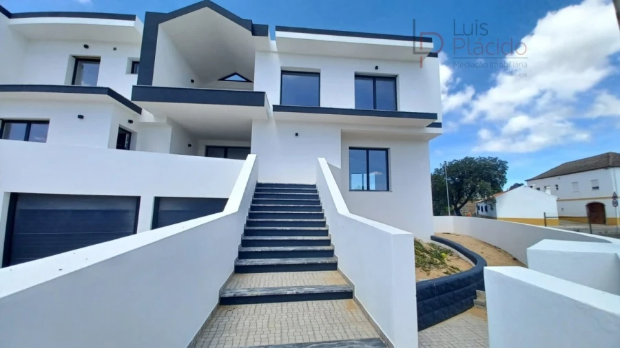 Moradia T4 para Venda em Santiago do Cacém, Santa Cruz e São Bartolomeu da Serra Foto 2