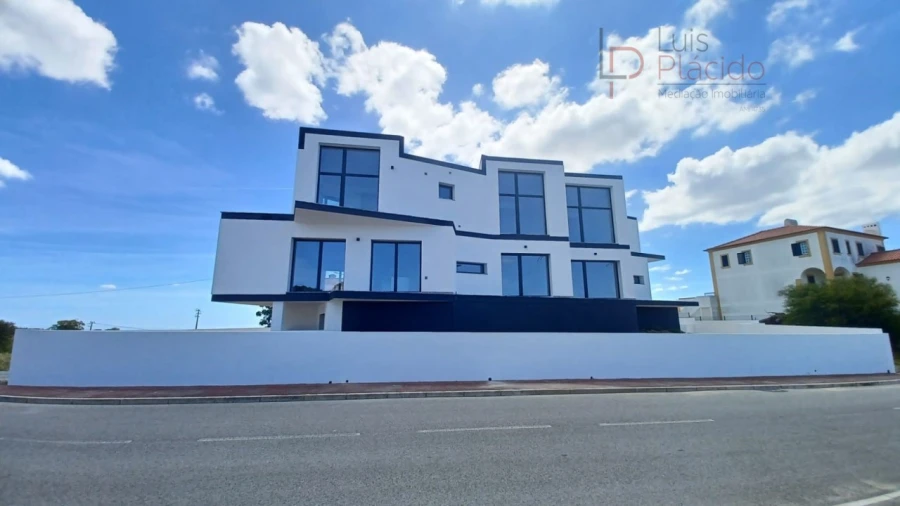 Moradia T4 para Venda em Santiago do Cacém, Santa Cruz e São Bartolomeu da Serra