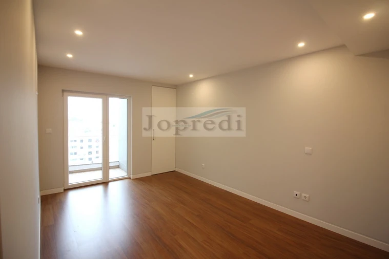 Apartamento T3 para Venda em Carcavelos e Parede Foto 7