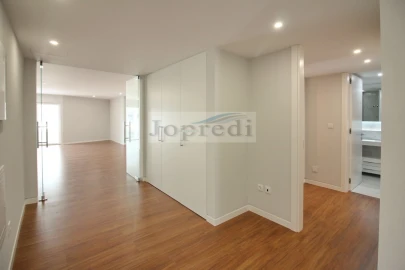 Apartamento T3 para Venda em Carcavelos e Parede