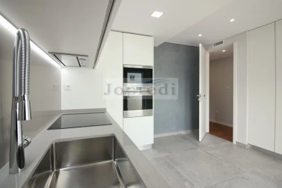 Apartamento T3 para Venda em Carcavelos e Parede