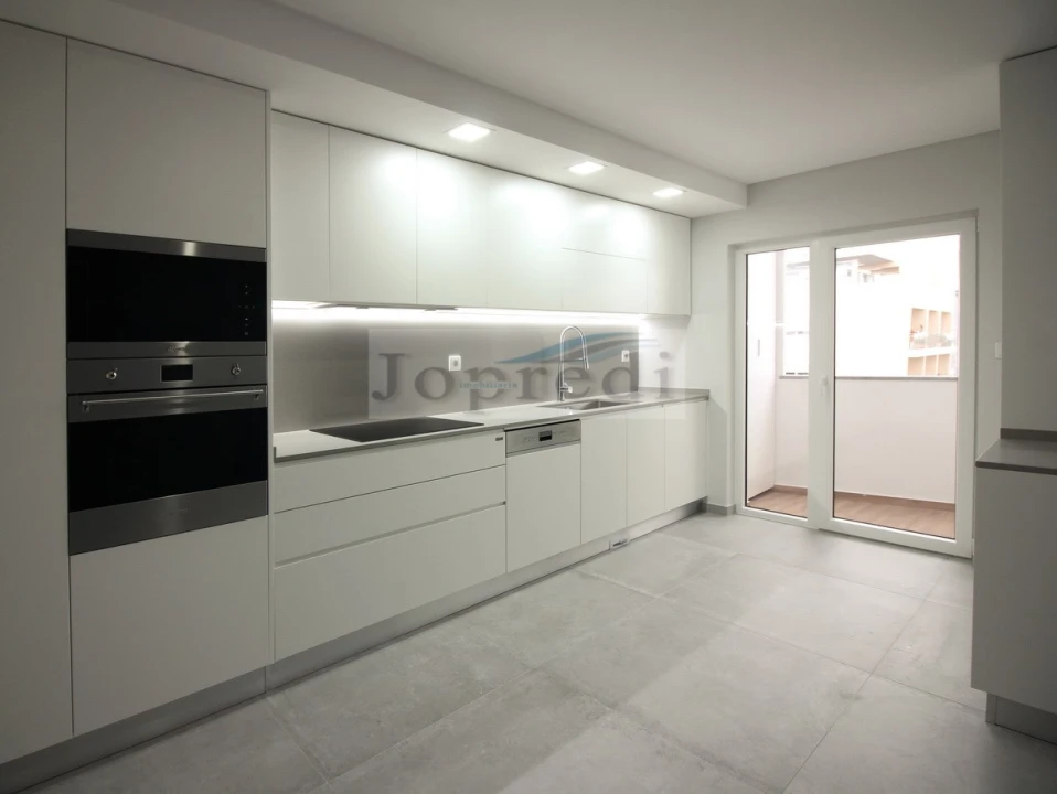 Apartamento T3 para Venda em Carcavelos e Parede Foto 5