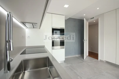 Apartamento T3 para Venda em Carcavelos e Parede