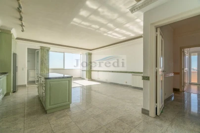 Apartamento T3 para Venda em Oeiras e São Julião da Barra, Paço de Arcos e Caxias