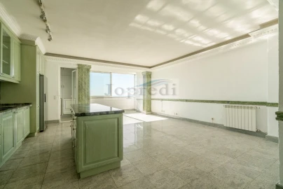 Apartamento T3 para Venda em Oeiras e São Julião da Barra, Paço de Arcos e Caxias