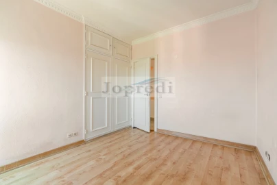 Apartamento T3 para Venda em Oeiras e São Julião da Barra, Paço de Arcos e Caxias