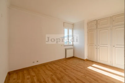 Apartamento T3 para Venda em Oeiras e São Julião da Barra, Paço de Arcos e Caxias