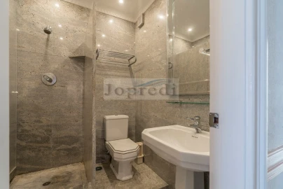 Apartamento T3 para Venda em Oeiras e São Julião da Barra, Paço de Arcos e Caxias