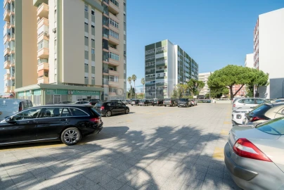 Apartamento T3 para Venda em Oeiras e São Julião da Barra, Paço de Arcos e Caxias