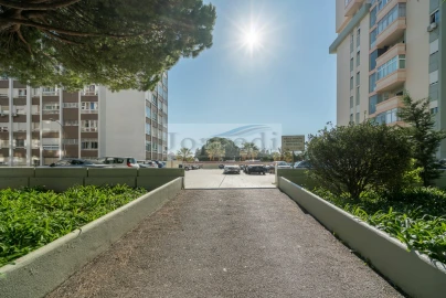 Apartamento T3 para Venda em Oeiras e São Julião da Barra, Paço de Arcos e Caxias