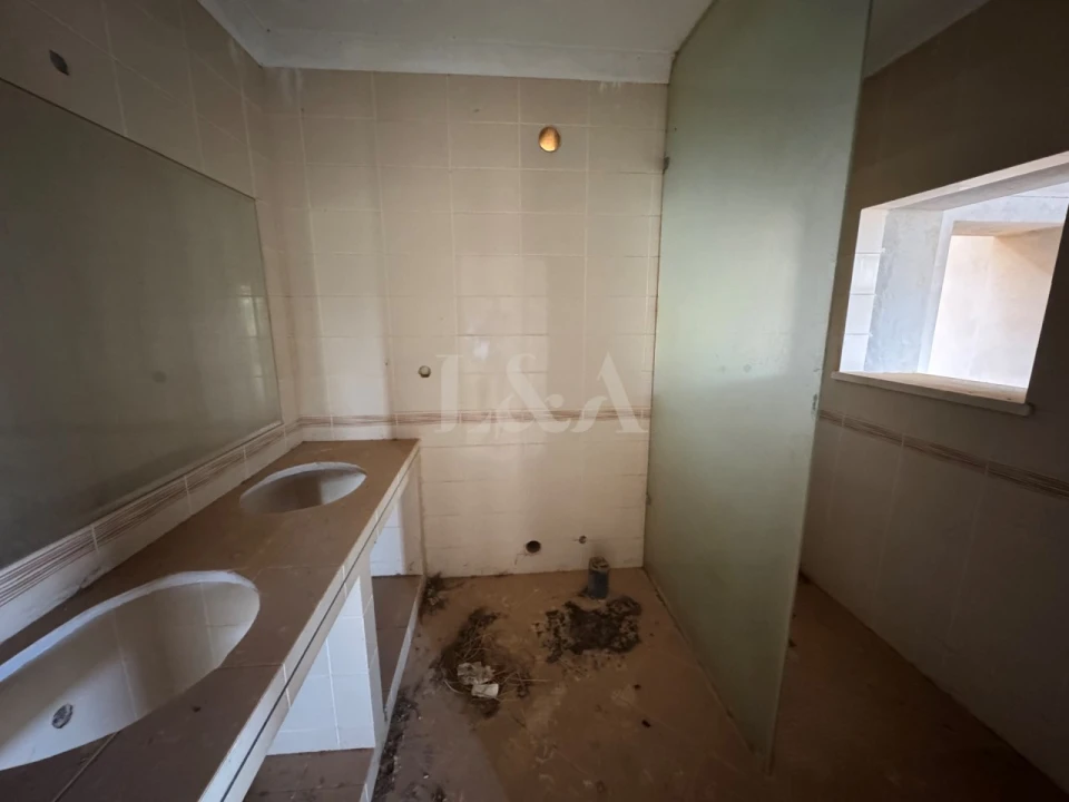 Terreno P/ Prédio para Venda em Budens Foto 14