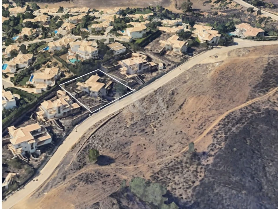 Terreno P/ Prédio para Venda em Budens Foto 3