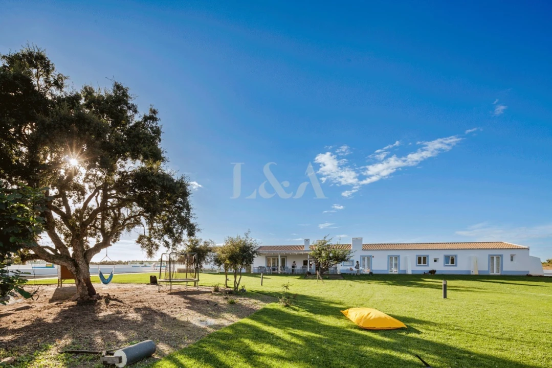 Negócio para Venda em São Teotónio Foto 2