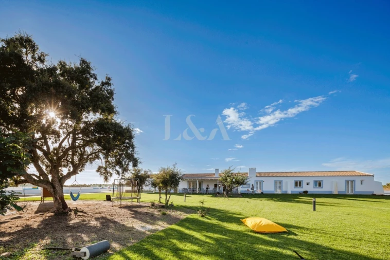 Negócio para Venda em São Teotónio Foto 2