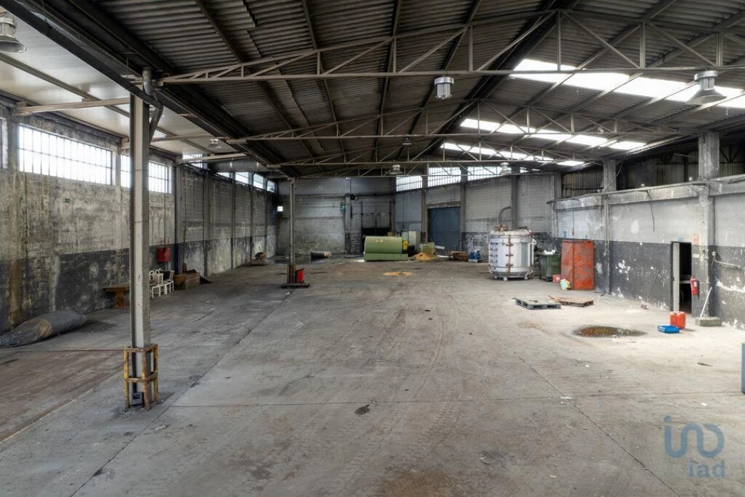 Armazém para Arrendamento em Nogueira do Cravo e Pindelo Foto 1