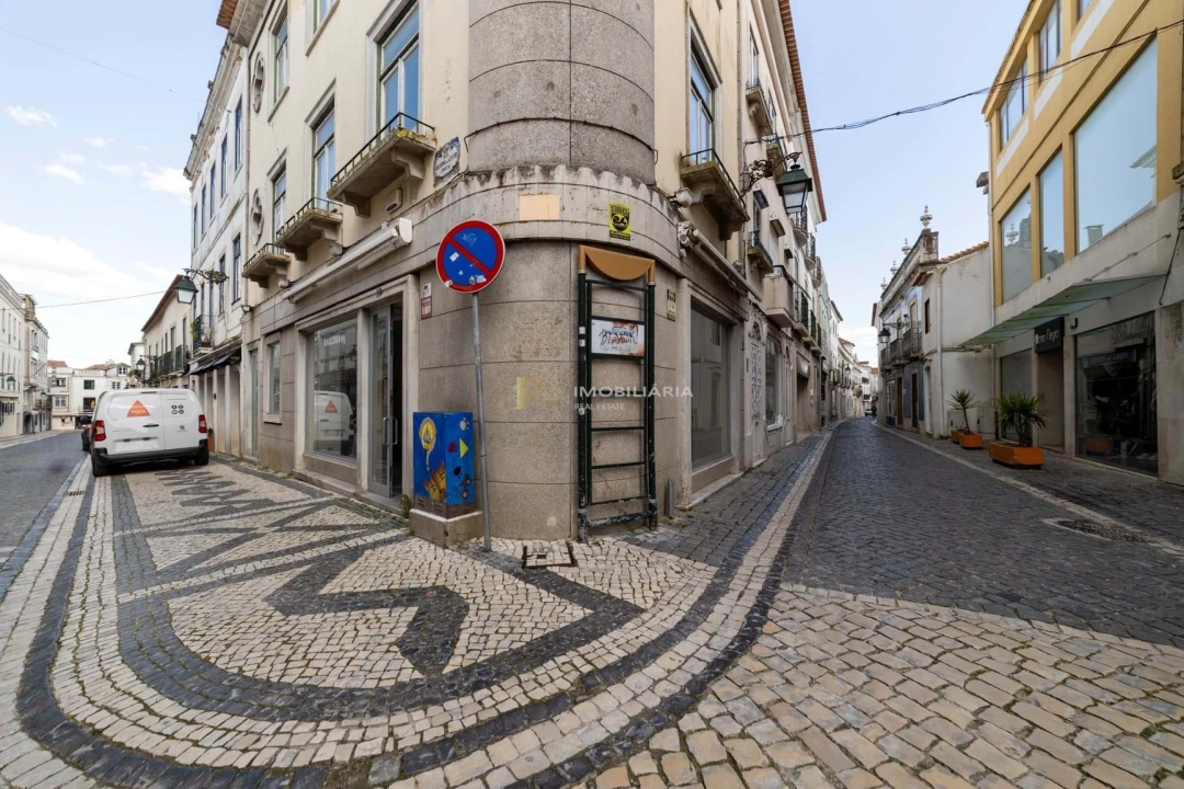 Prédio para Arrendamento em Marvila, Ribeira Santarém, São Salvador, São Nicolau Foto 1