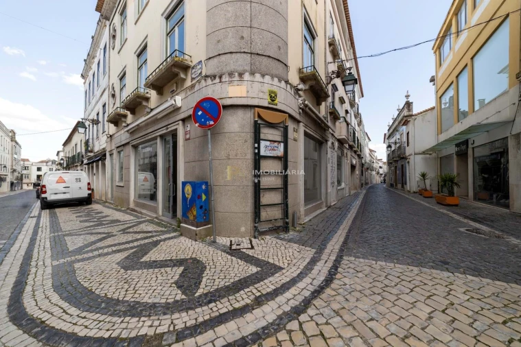 Prédio para Arrendamento em Marvila, Ribeira Santarém, São Salvador, São Nicolau Foto 1