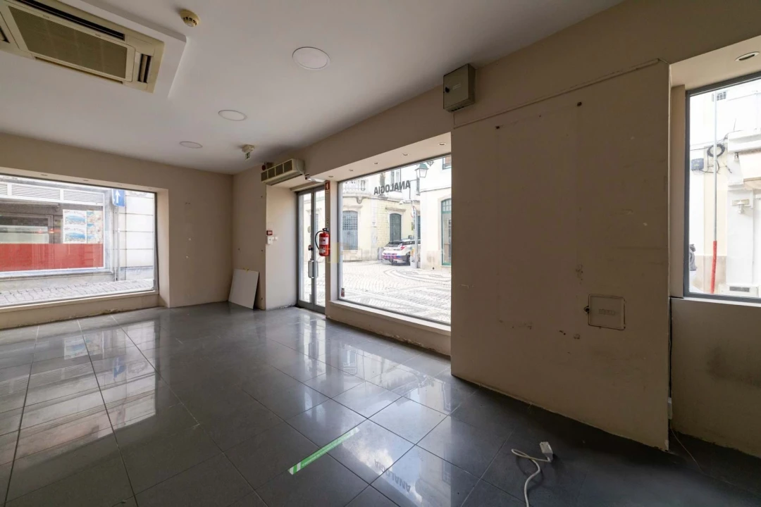 Prédio para Arrendamento em Marvila, Ribeira Santarém, São Salvador, São Nicolau Foto 6