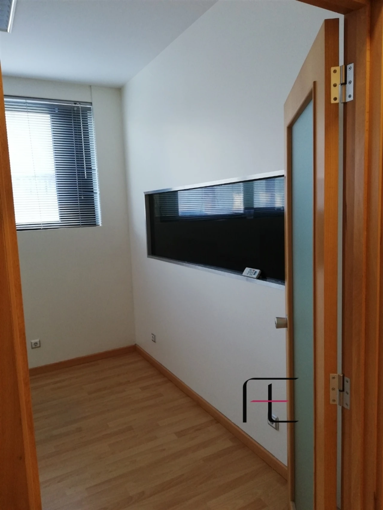 Armazém para Venda em Mafamude e Vilar do Paraíso Foto 16