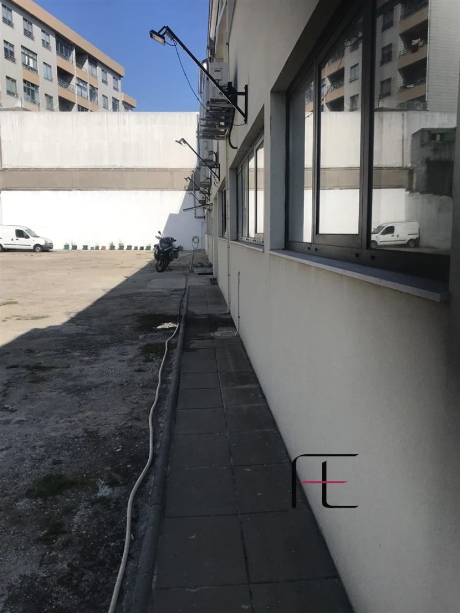 Armazém para Venda em Mafamude e Vilar do Paraíso Foto 31