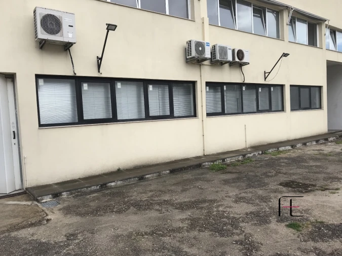 Armazém para Venda em Mafamude e Vilar do Paraíso Foto 27