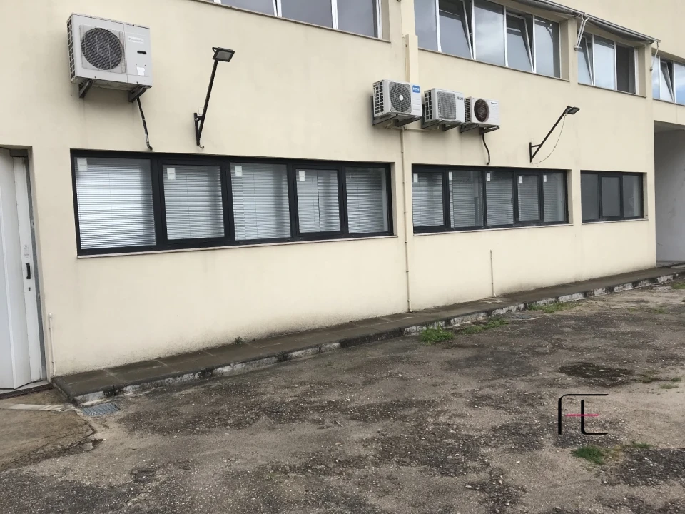 Armazém para Venda em Mafamude e Vilar do Paraíso Foto 27