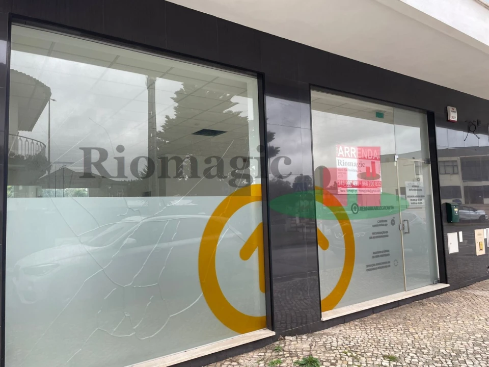 Loja para Arrendamento em Rio Maior Foto 2