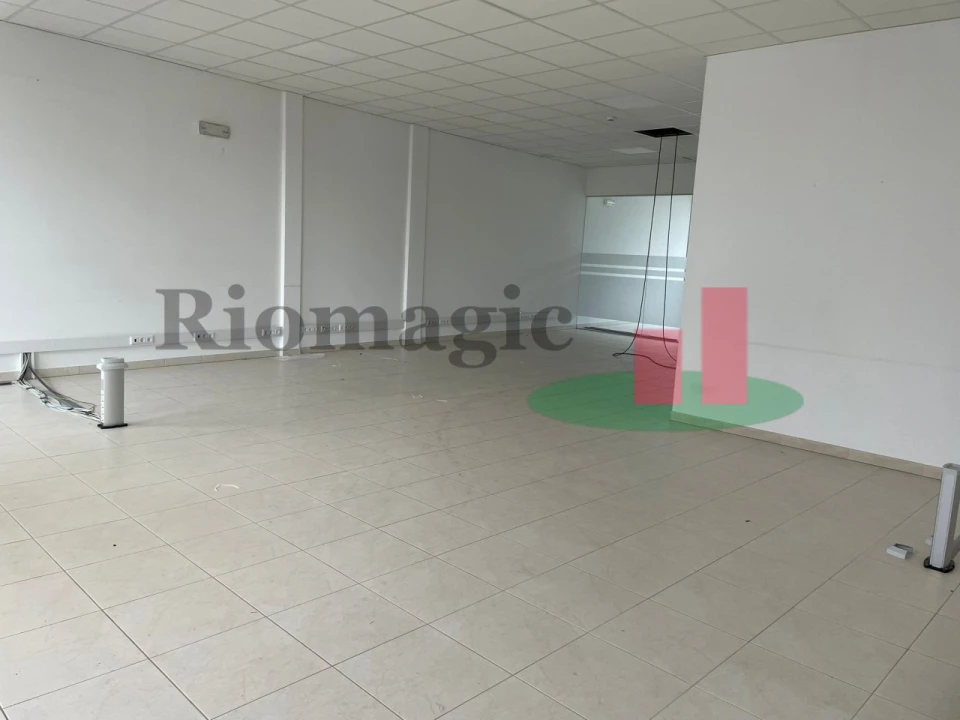 Loja para Arrendamento em Rio Maior Foto 11