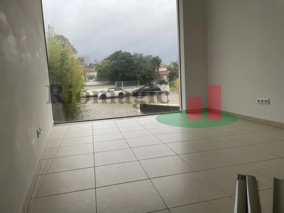 Loja para Arrendamento em Rio Maior Foto 16