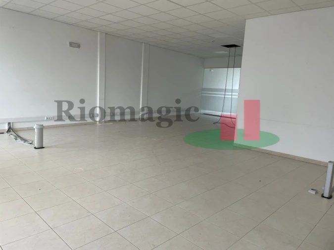 Loja para Arrendamento em Rio Maior Foto 11