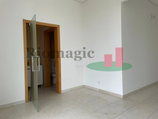 Loja para Arrendamento em Rio Maior Foto 18