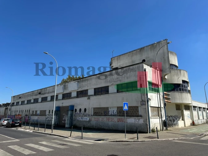 Armazém para Venda em Falagueira-Venda Nova