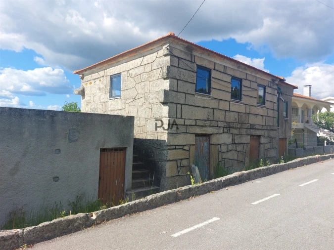 Moradia T0 para Venda em São João da Fresta Foto 11