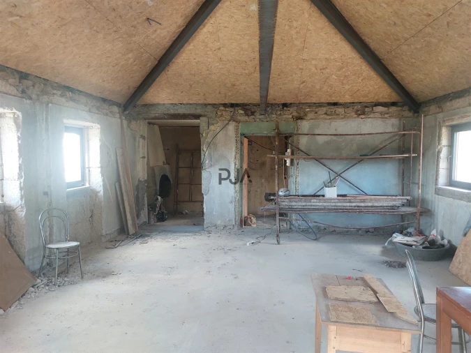 Moradia T0 para Venda em São João da Fresta Foto 8