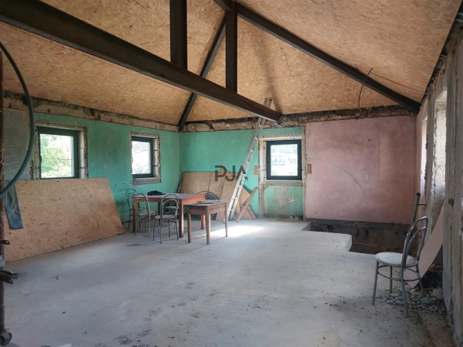 Moradia T0 para Venda em São João da Fresta Foto 7