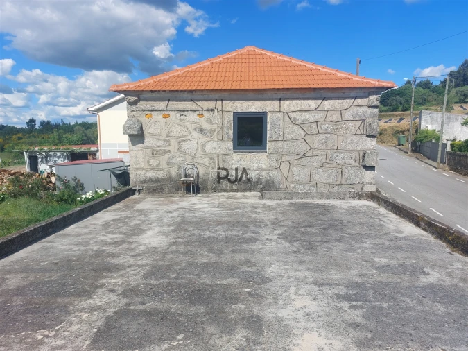 Moradia T0 para Venda em São João da Fresta Foto 4