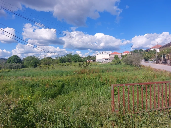 Moradia T0 para Venda em São João da Fresta Foto 16