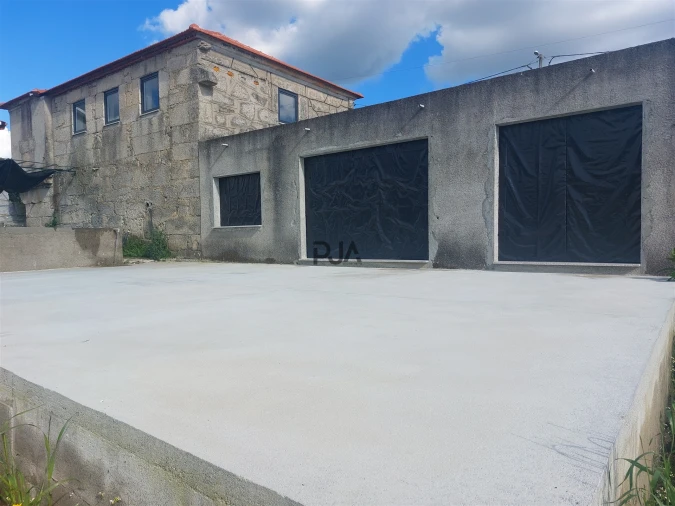 Moradia T0 para Venda em São João da Fresta Foto 3