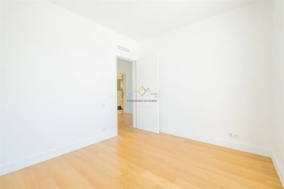 Moradia T3 para Venda em Sesimbra (Castelo)