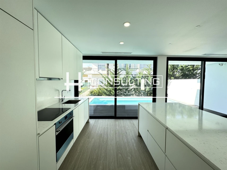 Moradia T3 para Venda em Porto Salvo Foto 22