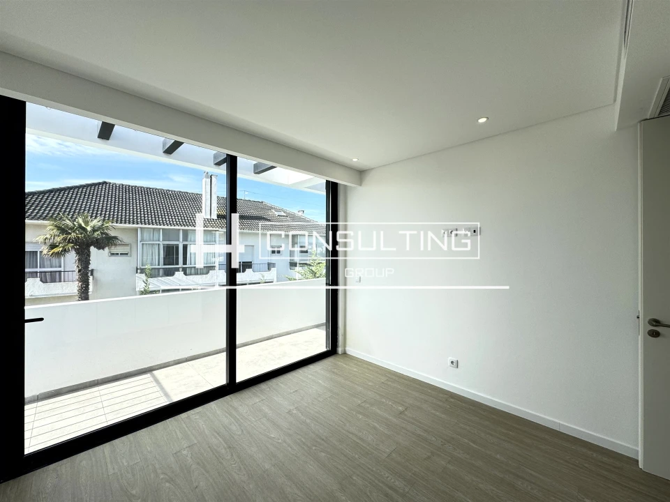 Moradia T3 para Venda em Porto Salvo Foto 57