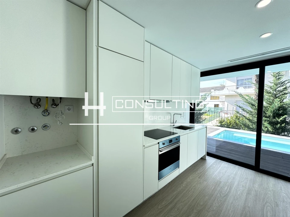 Moradia T3 para Venda em Porto Salvo Foto 23